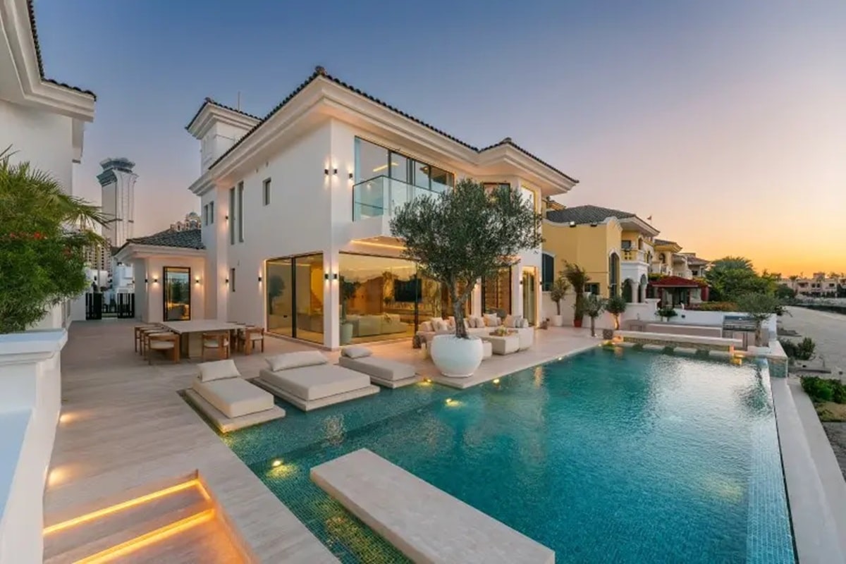 Beachfront villas in Palm Jumeirah