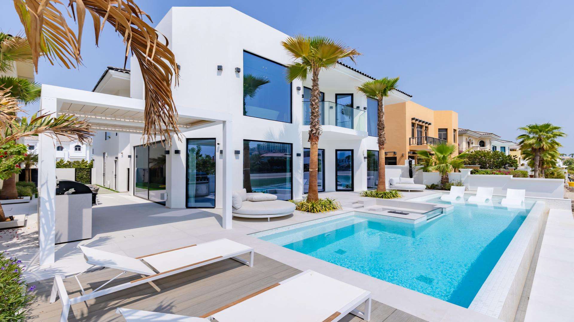 Luxury modern villas jumeirah island