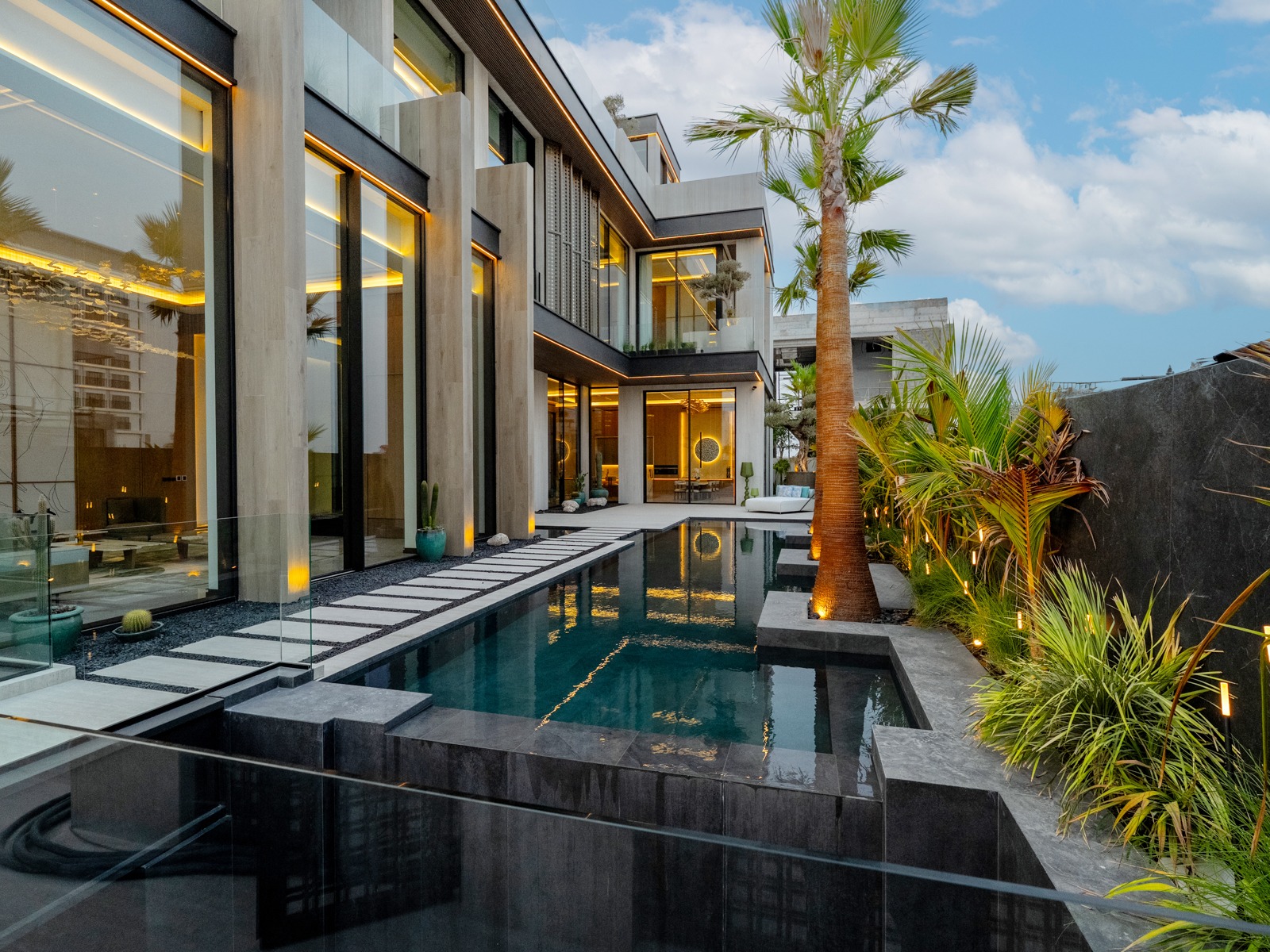 Luxury apartments Dubai Waterfront